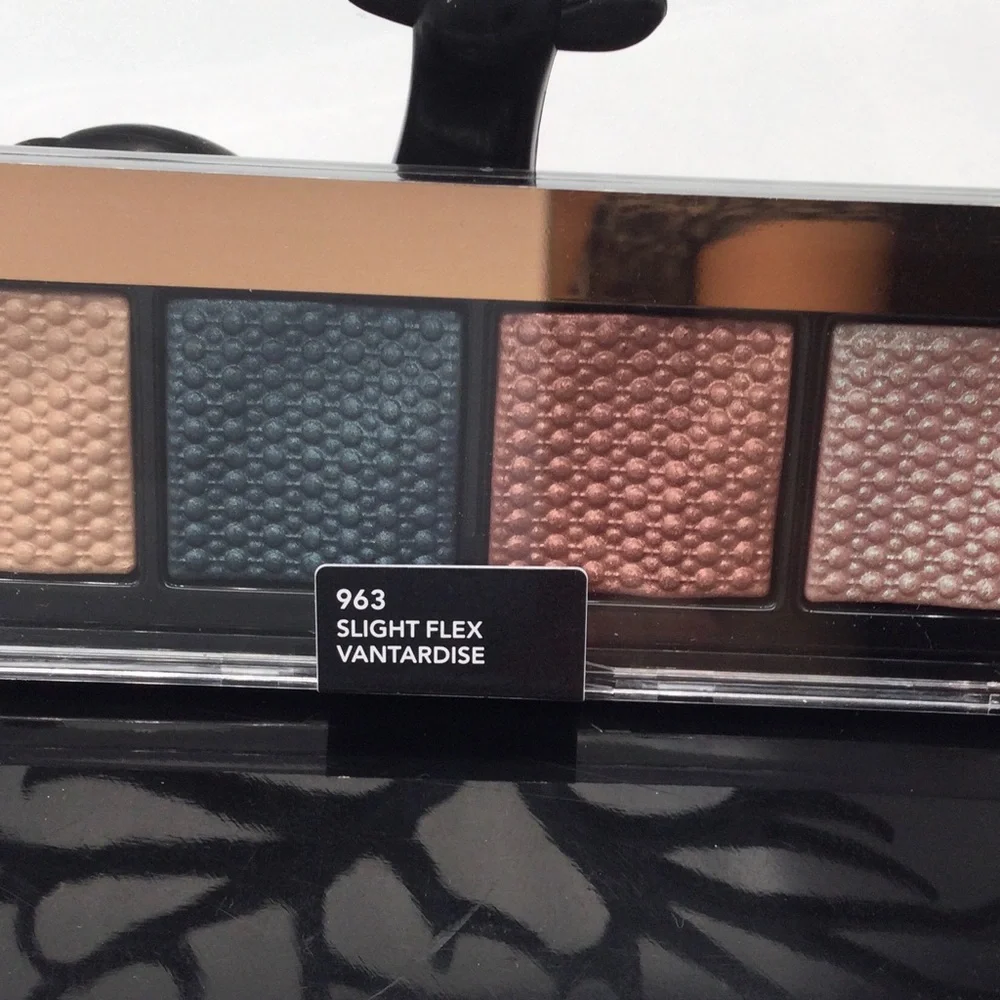 Revlon Clap Back Riposte Eyeshadow Palette. 2 pk New
